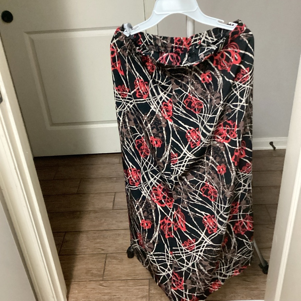 Sag Harbor Abstract Black and Red  Skirt